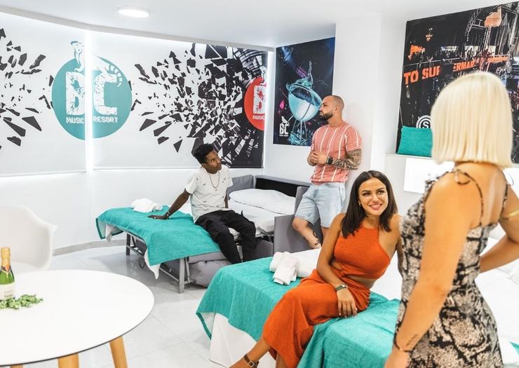 DJ Party Studio 2/5 Apartamentos BC Music Resort™ (Recommended for Adults) Benidorm DJ Party Studio 2/5 Apartamentos BC Music Resort™ (Recommended for Adults) Benidorm